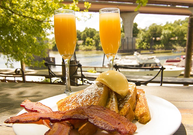 brunch at swabbies